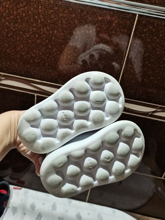 Pantofi Adidas nr 21