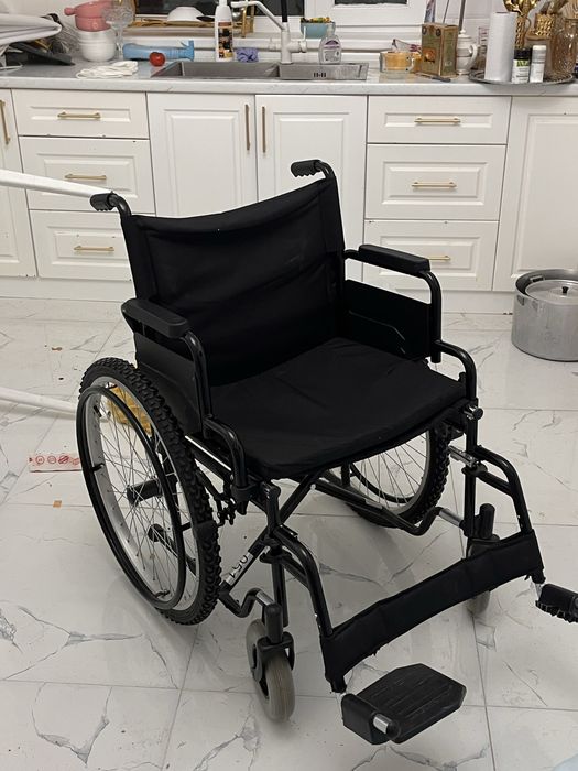 Инвалидное кресло почти новое