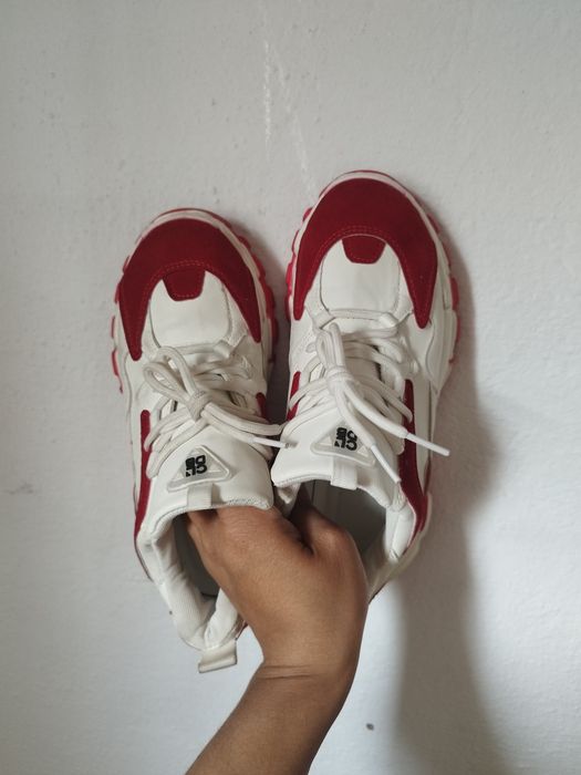 Женские кроссовки