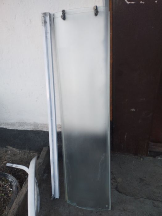 Стекло на душевую кабину