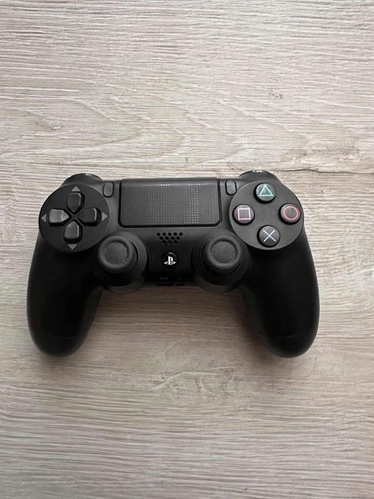 Playstation 4 Slim  1 Т отлично състояние