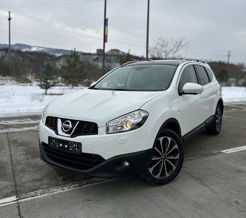 Nissan Qashqai 7 locuri panoramic.