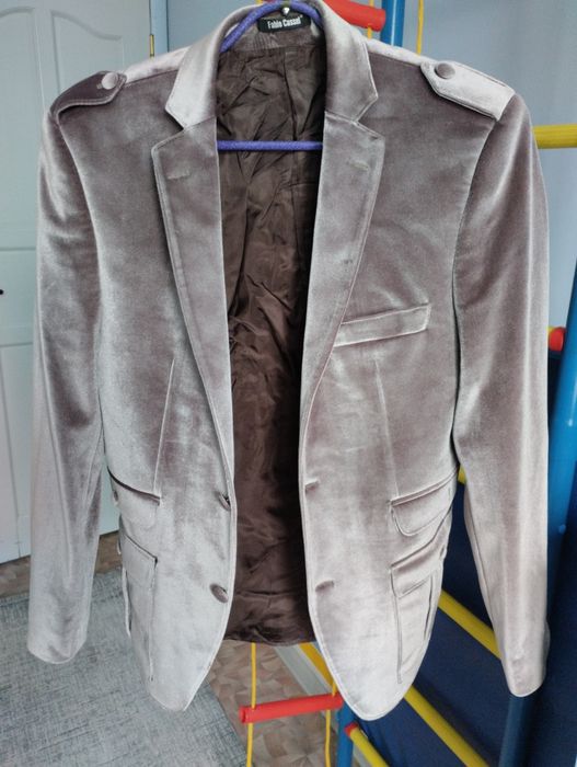 Продам костюм. 46 размер. Турецкий