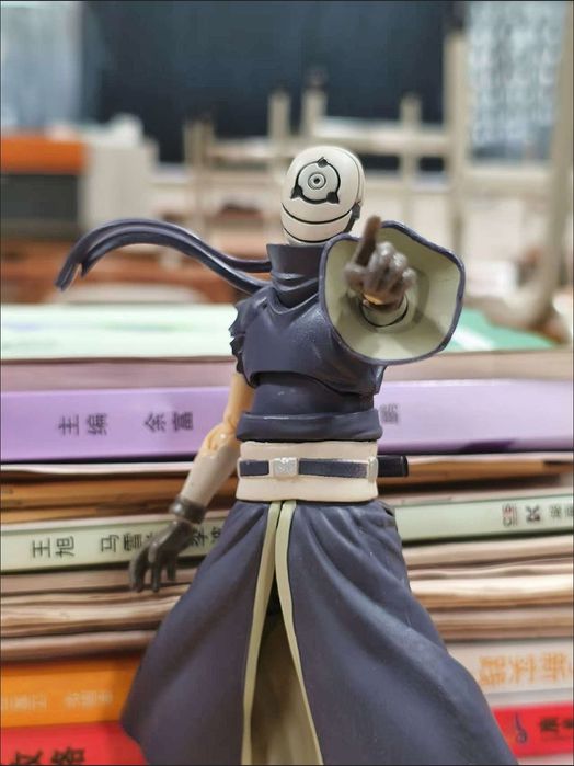 Продам экшн фигурку Учиха Обито