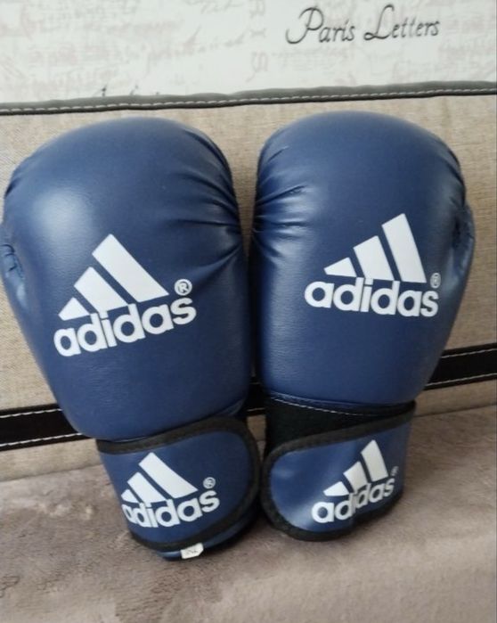 Продам боксёрские перчатки, шлем и боксёрки