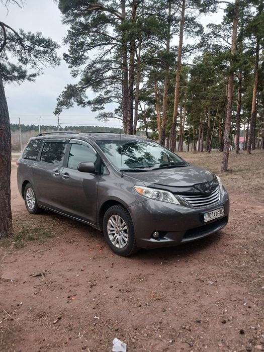 Тайота сиенна 2013