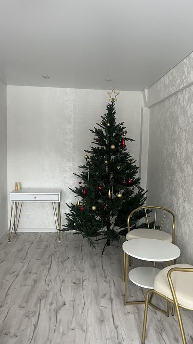 Продам ёлку. Новую.