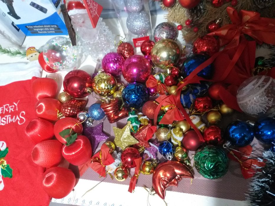 Lot Decoratiuni de Craciun Beteala.Globuri