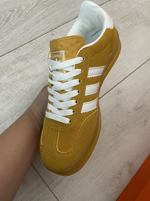 Женская обувь кроссовки