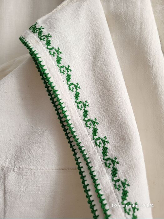 Ie veche traditionala moldoveneasca