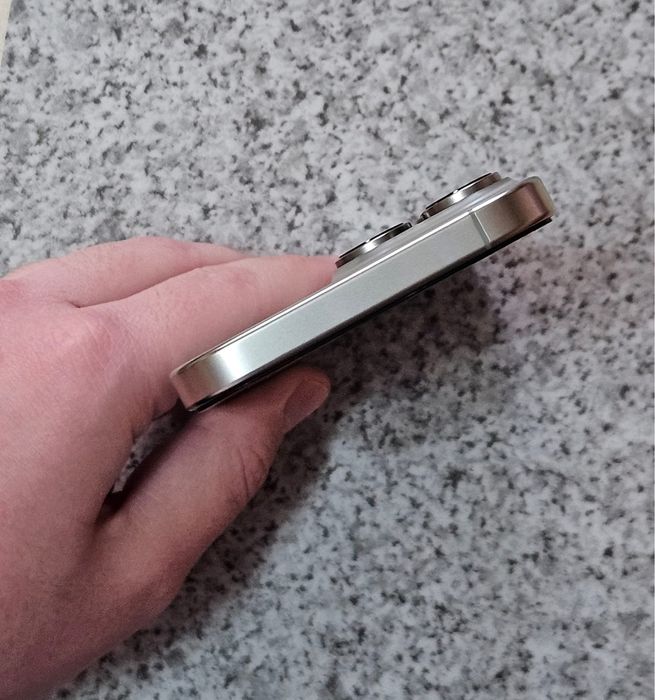 iPhone 15 Pro 94% baterie