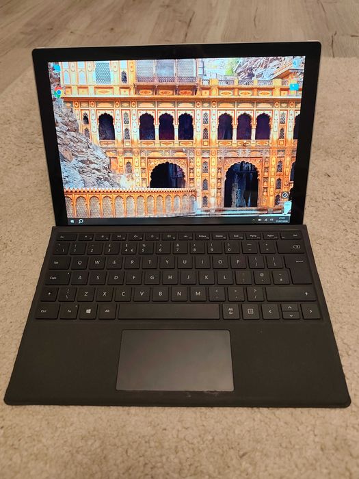 Microsoft Surface Pro 5 - Laptop & Tabletă 2-în-1 | i5, 8GB RAM, 256GB