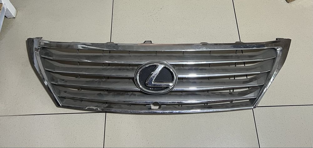 Решетка радиатора Lexus LX570