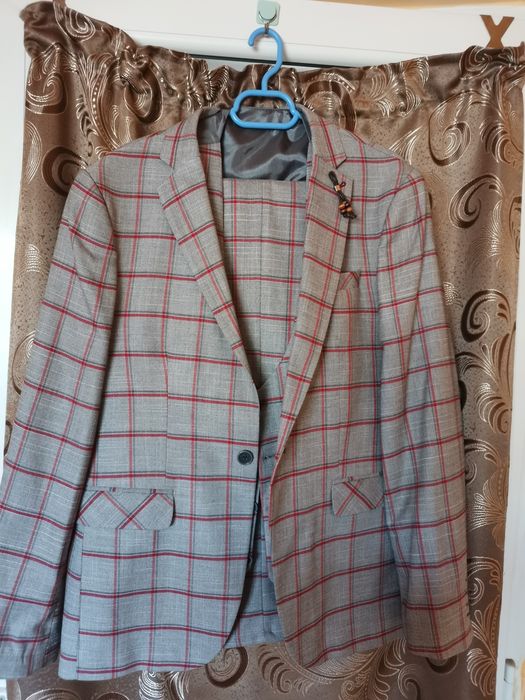 Costum de ocazie