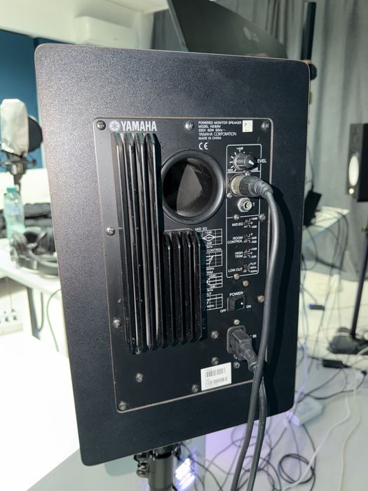 Vand moditoare de studio Yamaha HS80, nu HS8!