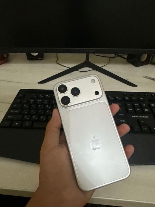 iPhone 17 Pro Max SROCHNA