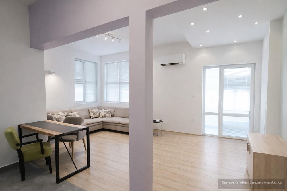 Дава се под наем Тристаен апартамент в Пловдив, Център - 120 кв.м за 548.25 € - Снимка #1