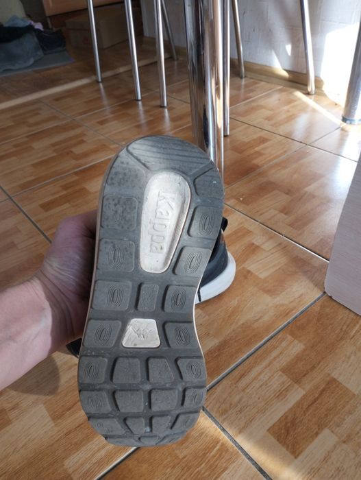 Продам кроссовки КАРРА