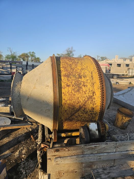 Продам Бетонамешалку