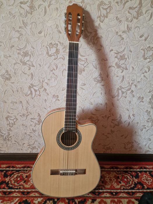 Гитара акустическая