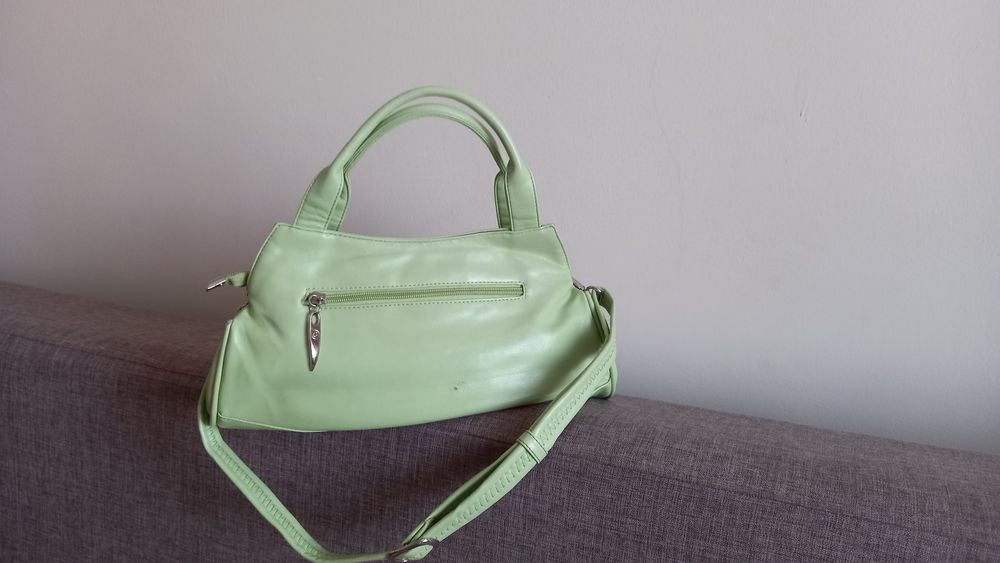 Продам сумку зеленую.