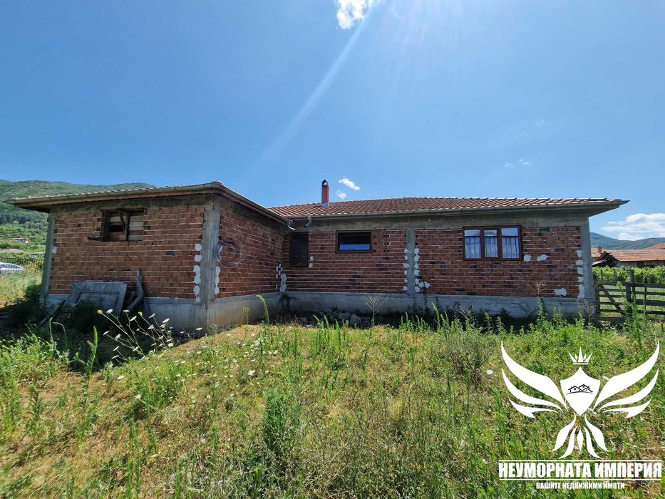 Едноетажна къща 183РЗП с голям двор 2300кв. в село Тополово