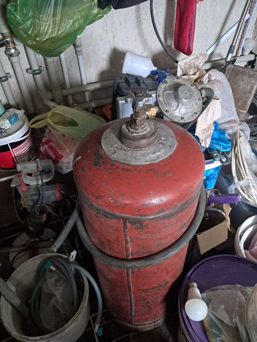 Продам газовый баллон две штуки