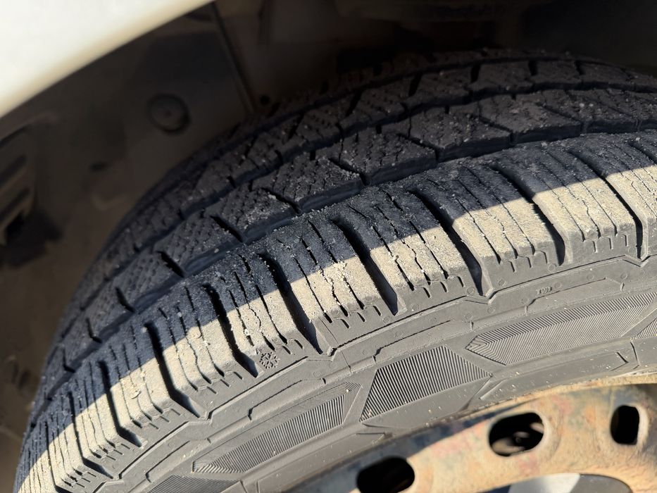 Продавам гуми с джанти 215/65/16 за БУС