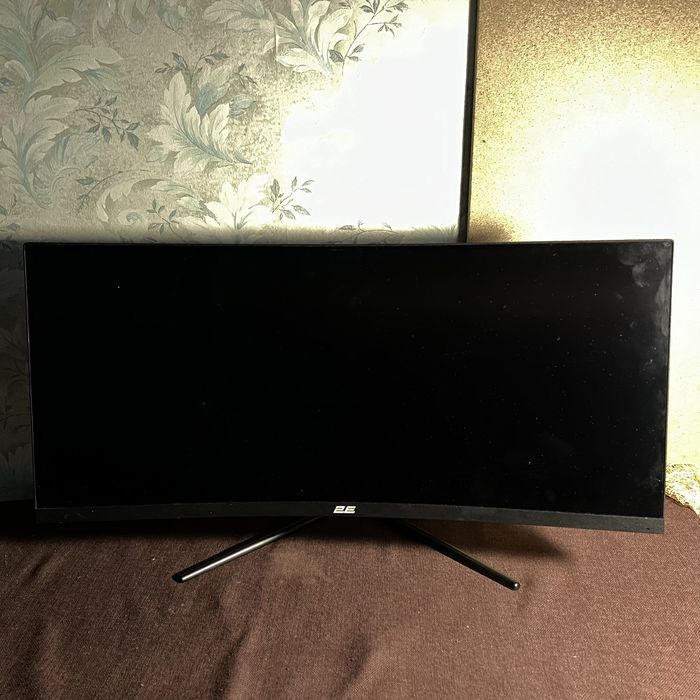 Монитор 2E gaming. UltraWide В рабочем состоянии,
