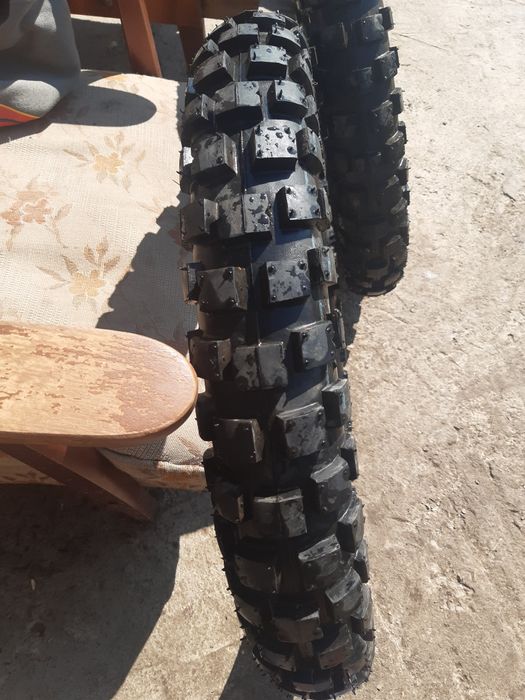 Vând două cauciucuri de față și unul pe spate de Enduro îs noi