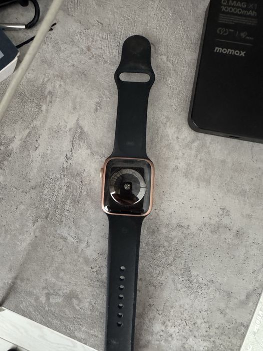 Продам apple watch 4. 44мм в идеальном состоянии