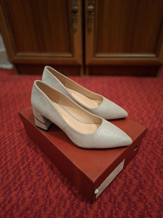 Продаеться женска обувь