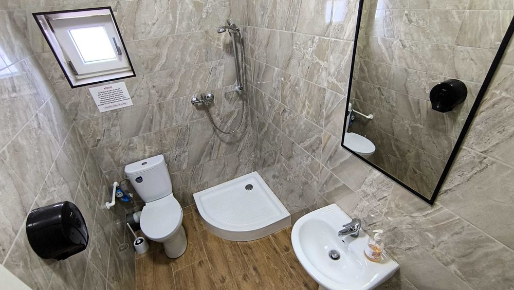 Spațiu comercial 115 m² – Simnicu de Sus, 380V, grupuri sanitare, încălzire pe peleți, locuri de parcare – Ideal pentru producție/depozitare/showroom!