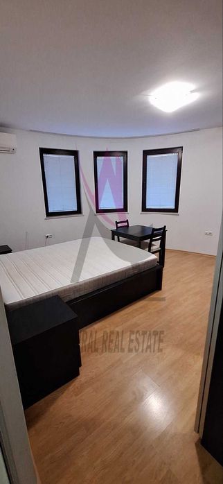 Дава се под наем Едностаен апартамент в Варна, Гръцка махала - 35 кв.м за 383 € - Снимка #1