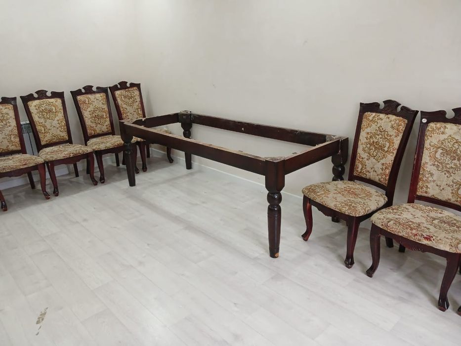 Столы и стулья 12 штук