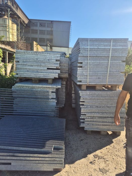 Grătare zincate solide