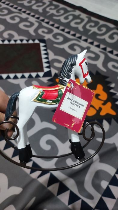 Продам декоративную лошадь
