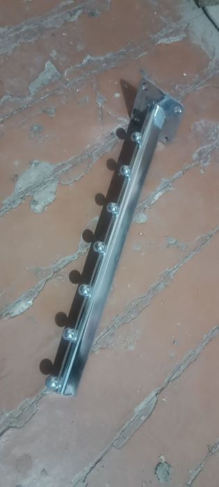 Продаются  уголки для полок.