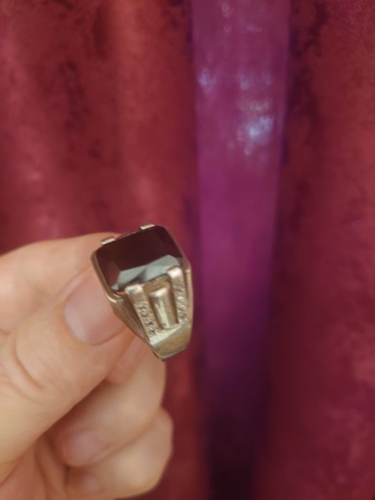 Продам мужской серебряный перстень