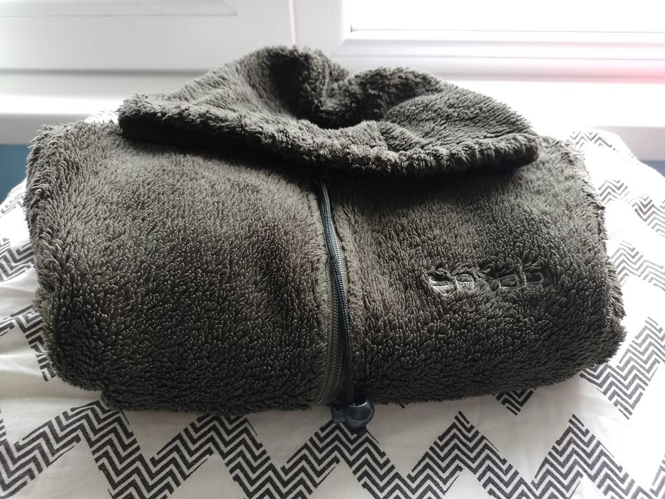 Дебел поларен космонавт за около 2 г. дете