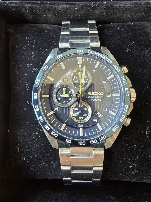 Продавам часовник Seiko Sports.