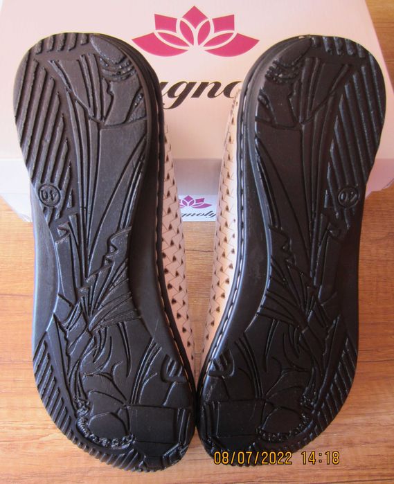 Летни перфорирани бели кожени обувки