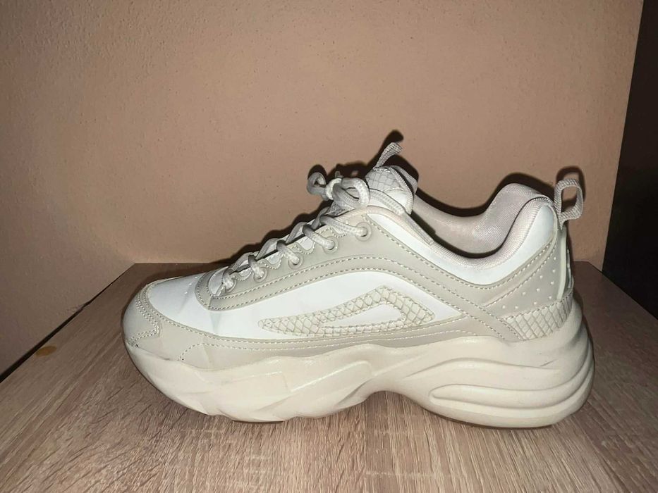 Дамски маратонки Fila, 39 номер