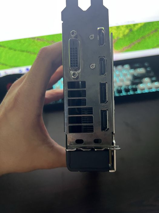 Продавам видео карта RX480 4G Nitro