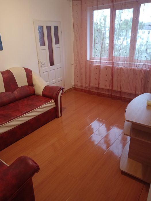 Închiriez apartament