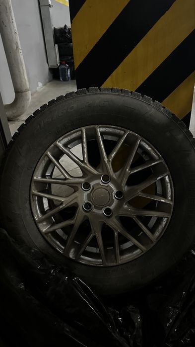Продам 4 зимние шины Pirelli Ice zero с 4 дисками