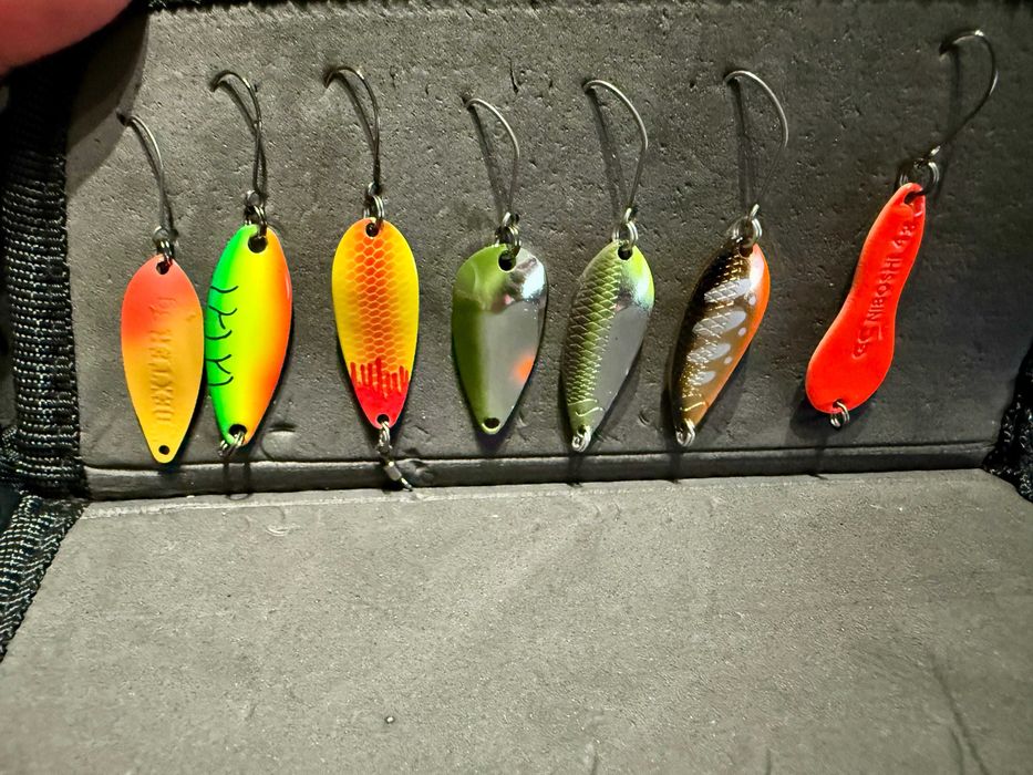 Лот от чисто нови риболовни принадлежности/въдици/макари/примамки