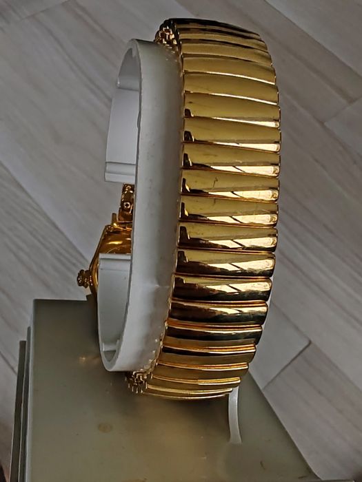 Ceas Hamilton Ventura Quartz Nepurtat