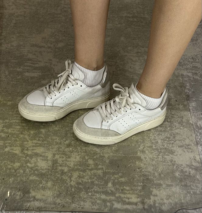 Женские кроссовки