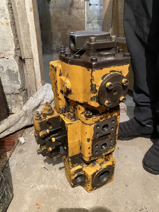 Liebherr d904 двигатель насос